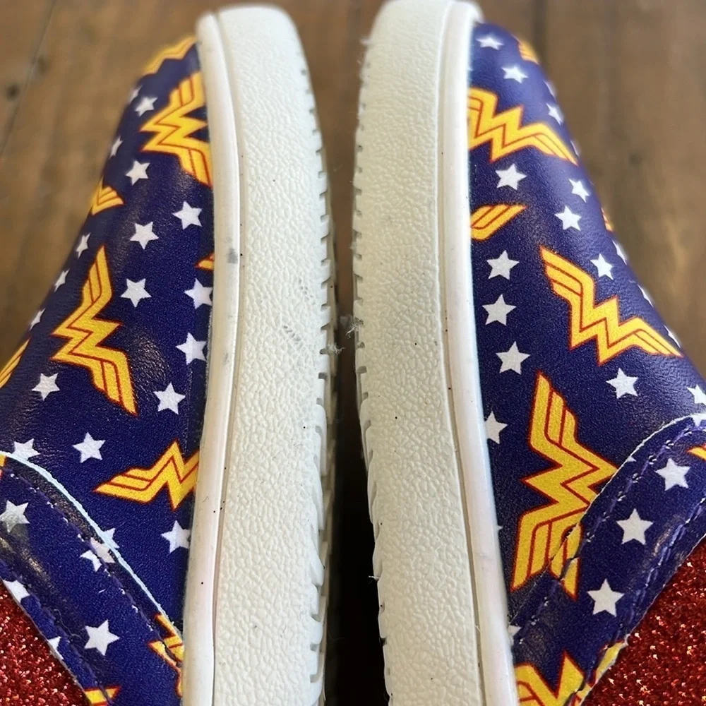 Monkey Feet wonder woman